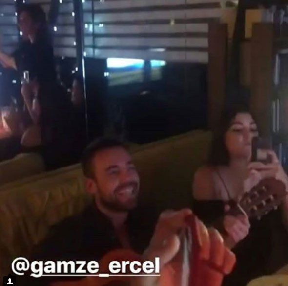 Hande Erçel ve Murat Dalkılıç ilk kez objektiflere yakalandı!
