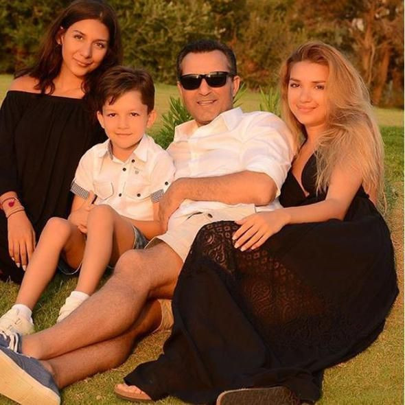 Ünlü şarkıcı vize engeline takıldı - Resim : 2