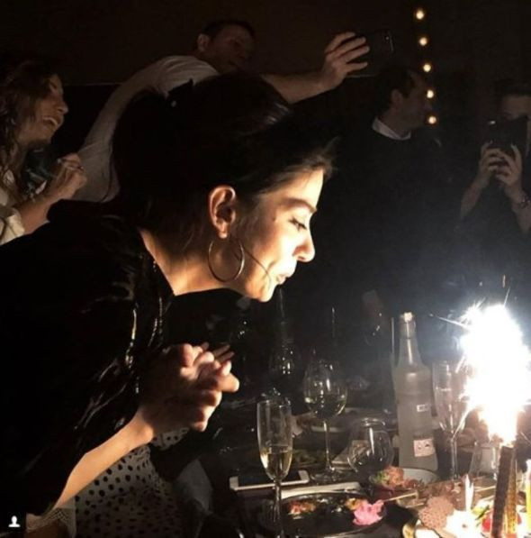 Sevgilisine sürpriz parti yaptı - Resim : 2