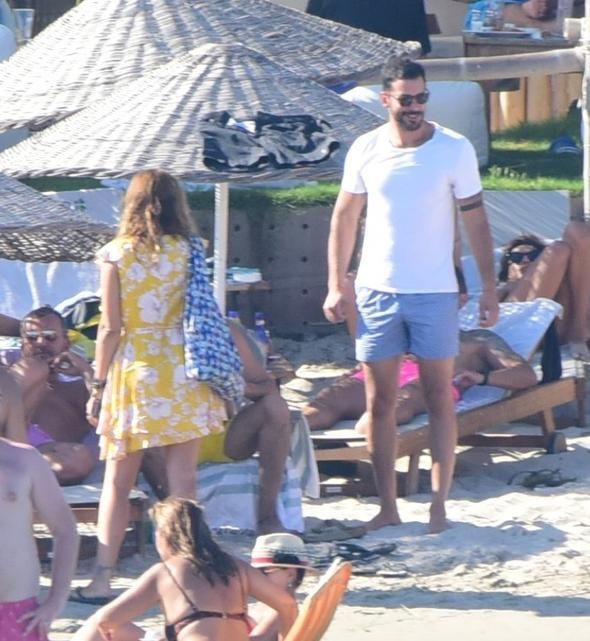 Ünlü çiftten dedikodulara tatilli yanıt - Resim : 2