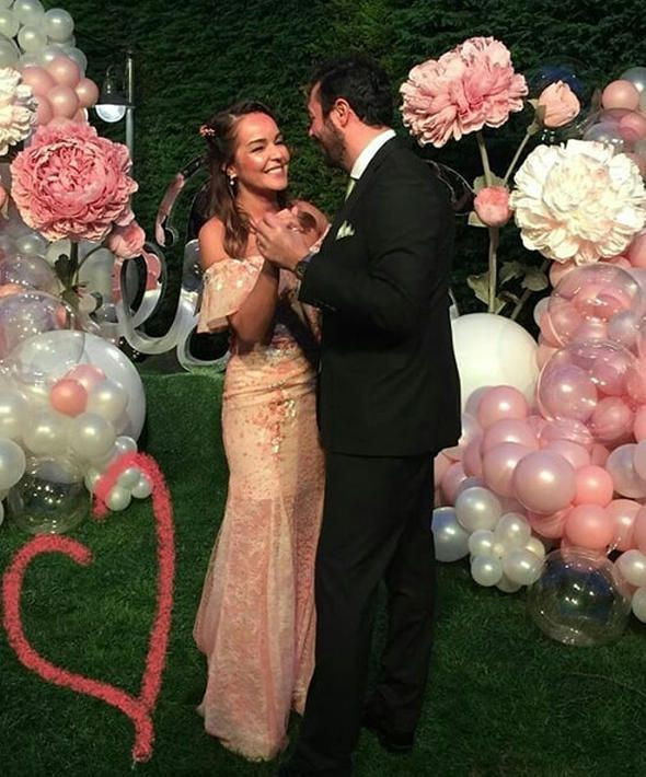 Ünlü şarkıcı nişanlandı! - Resim : 3