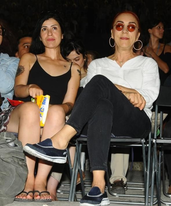 Joan Baez'den konser sonrası göbekli kutlama - Resim : 7