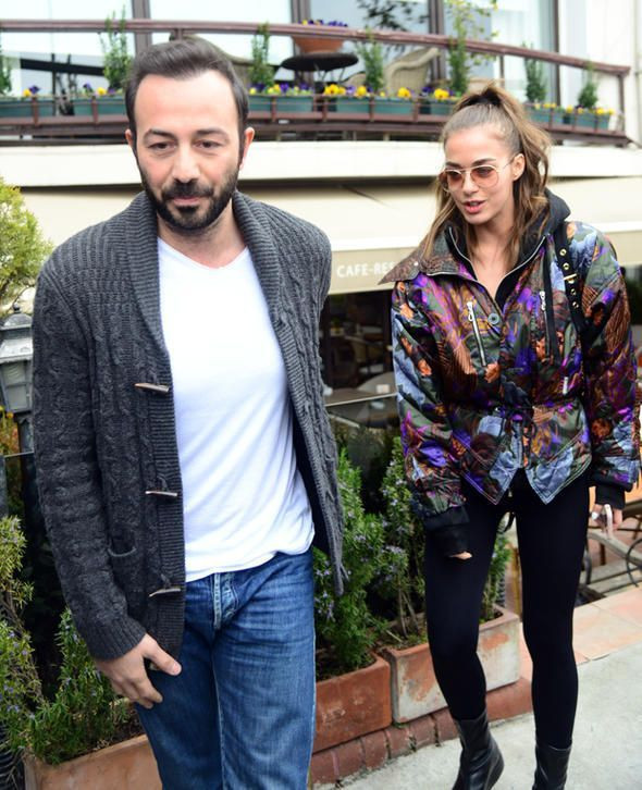 Dikkat çeken detay! Neden yüzük takmıyor?