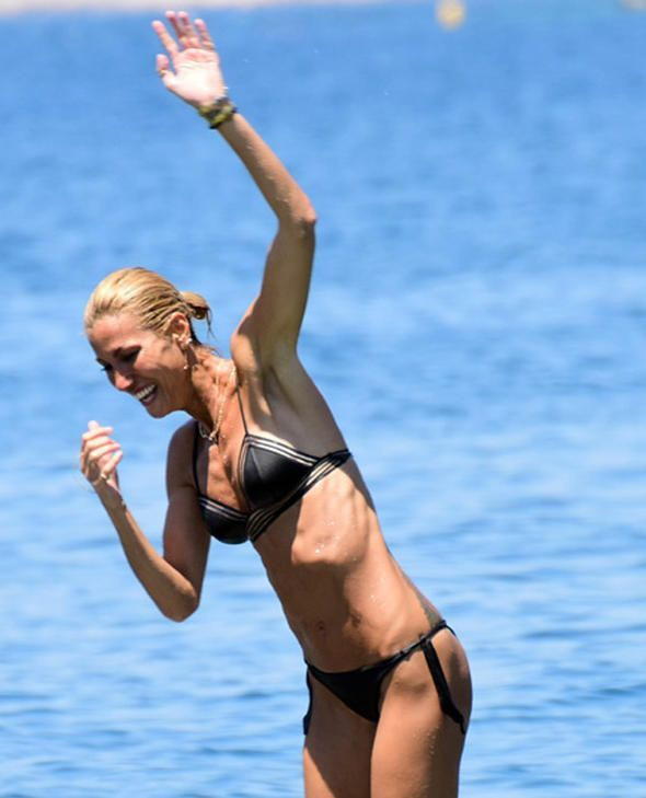 Çağla Şıkel'den sörf denemesi - Resim : 4