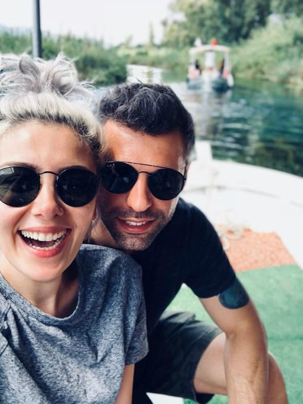 Ünlü oyuncunun pilot sevgilisiyle romantik tatili - Resim : 3