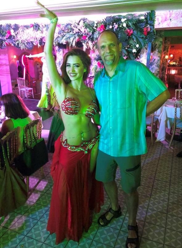 Joan Baez'den konser sonrası göbekli kutlama - Resim : 6