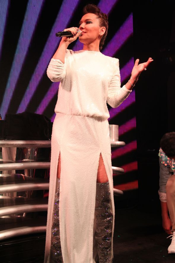 Demet Akalın'dan bu defa izin çıktı! - Resim : 3