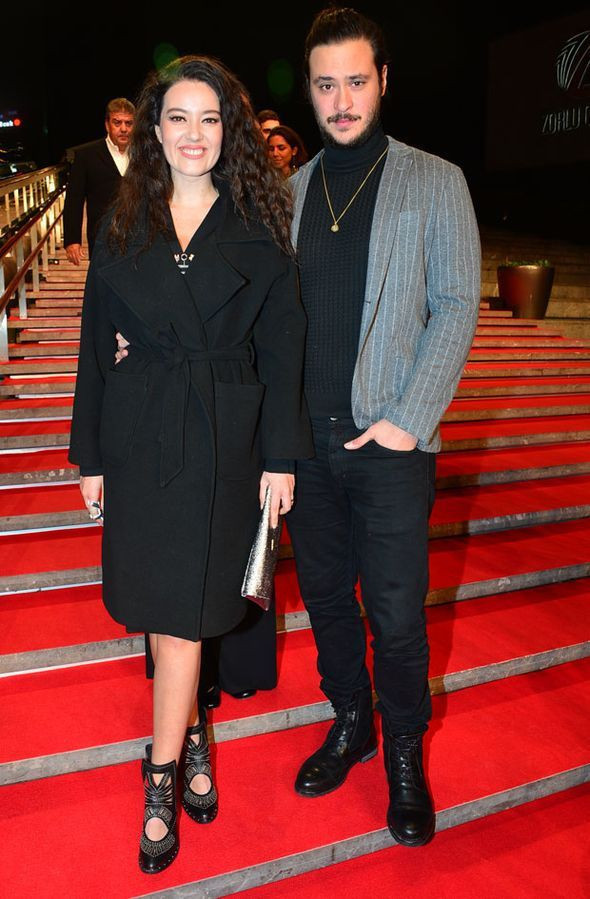 Ünlü oyuncunun parmağına ne oldu?