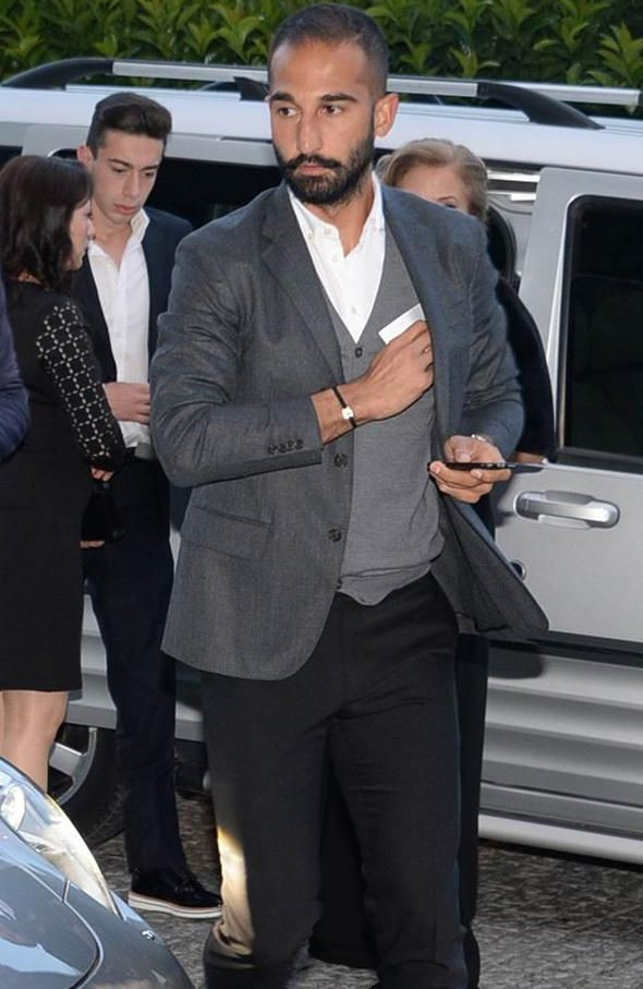 Kaleci Volkan Babacan ile a Haber spikeri Hilal Özdemir nişanlandı - Resim : 3