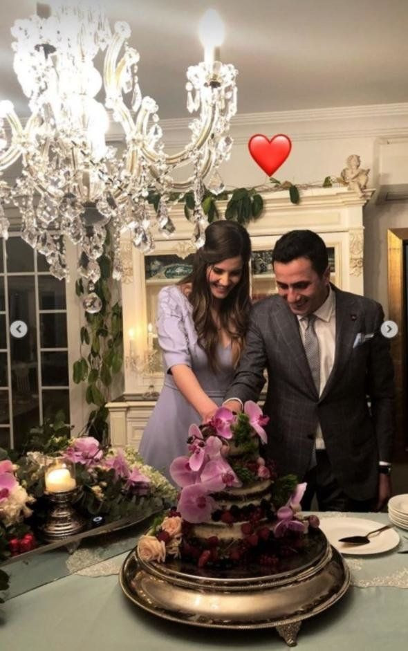 Ünlü çift nişanlandı! - Resim : 2