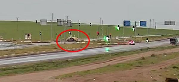 Diyarbakır'da korkunç kaza! İki araç çarpıştı. Araçlar alev topuna döndü