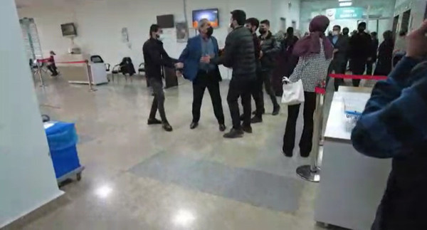 Bursa Yüksek İhtisas Eğitim ve Araştırma Hastanesi'nde büyük skandal... Önce 'öldü' dediler sonra sağ olduğu açıklandı, dakikalar içinde vefat haberi verildi. 'Cenazeler karıştırıldı' açıklaması yapıldı. Hasta yakınları sinir krizi geçirdi - Resim : 2