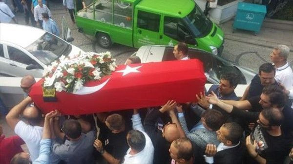 Sanat dünyası, deneyimli gazeteciyi son yolculuğuna uğurladı