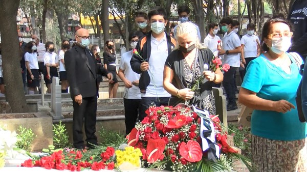 Tarık Akan ölümünün 5'inci yılında Bakırköy'deki mezarı başında anıldı - Resim : 2