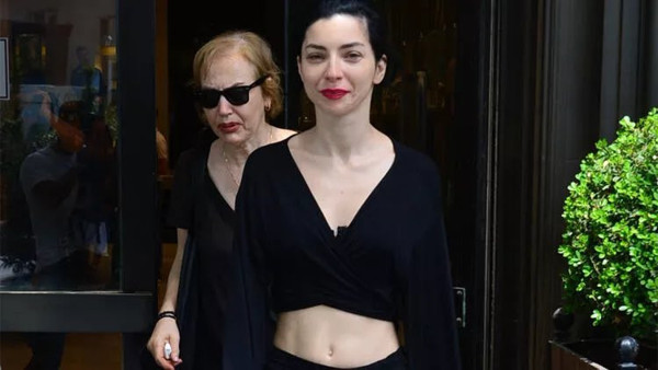 Merve Boluğur sözleri kendisine ait olan şarkısıyla müzik dünyasına adımını attı. Merve Boluğur aşk hayatıyla bomba açıklamalarda bulundu: Seksi ve kadınsı şeyleri seviyorum. Merve Boluğur'dan 'erotik' şarkı bombası