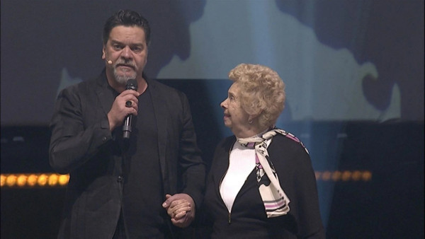 Beyazıt Öztürk'ten 'beyin kanaması' iddialarına yanıt geldi. Beyazıt Öztürk’ün annesi Nurten Öztürk'ün sağlık durumu...