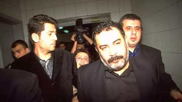 Mehmet Aslantuğ, tv100 canlı yayınında Ahmet Kaya'yı anlatırken gözyaşlarını tutamadı. Aslantuğ'dan Kemal Kılıçdaroğlu'na destek Muharrem İnce'ye tepki