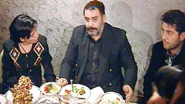 Mehmet Aslantuğ, tv100 canlı yayınında Ahmet Kaya'yı anlatırken gözyaşlarını tutamadı. Aslantuğ'dan Kemal Kılıçdaroğlu'na destek Muharrem İnce'ye tepki - Resim : 2