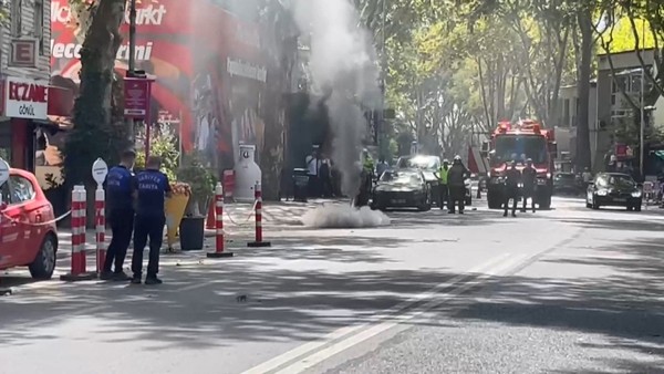 Sarıyer'de korku dolu anlar: Yolun altından alev çıktı - Resim : 3