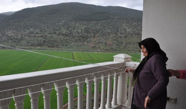 96 yaşındaki Nesibe Kaya Atatürk'ü gördüğü anları anlattı. O anları unutamadı: Atatürk bahçeye geldi dediler, koşarak gittik