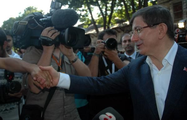 Başbakan Davutoğlu, gazetecilerle bayramlaştı - Resim : 2