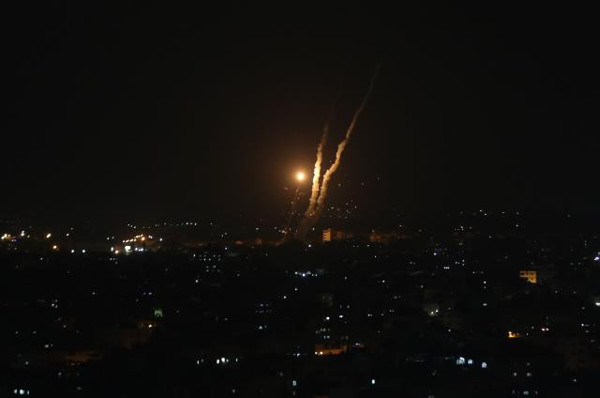 Gazze'de olaylı gece. İsrail Ordusu Gazze'ye saldırdı. İsrail'is saldırısında biri çocuk 10 ölü... Türkiye'de İsrail'in saldırısına tepki. İsrail 25 bin yedek askerini göreve çağırdı