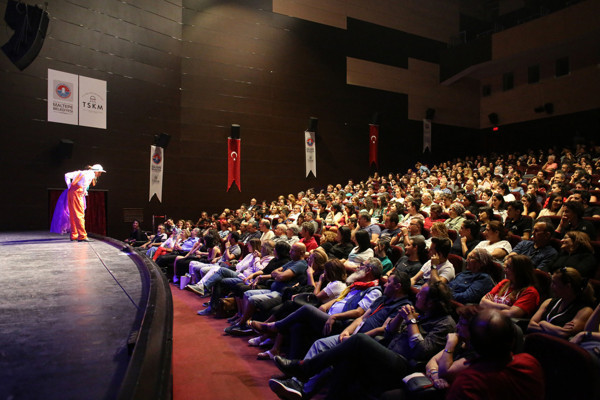 Maltepe'de tiyatro festivali Genco Erkal ile 'perde' diyor - Resim : 2