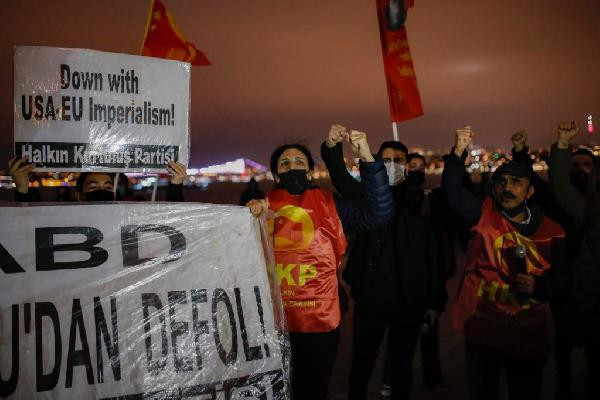İstanbul Sarayburnu'nda ABD'ye ait  USS Porter isimli savaş gemisi protesto edildi