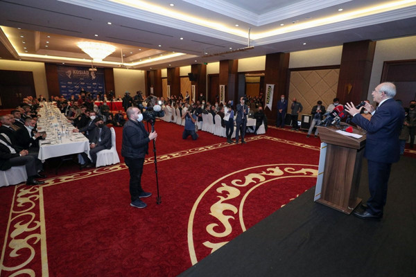 Kılıçdaroğlu, Kocaeli Sanayici İşadamları Derneği ile buluştu. Kılıçdaroğlu'ndan ekonomi değerlendirmesi geldi: Daha büyük zamlar gelecek - Resim : 2