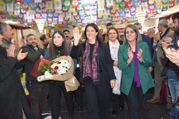 HDP'den seçim açıklaması... HDP Eş Genel Başkanı Pervin Buldan partisinin Batman 4. Olağan Kongresi'nde konuştu
