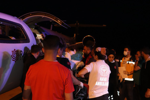 Savcı Sayan'a kötü haber. Yeğeni başından vuruldu. Ali Sayan ambulans uçakla Ankara’ya sevkedildi