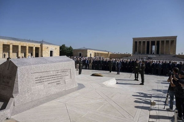 CHP'nin 101. kuruluş yıl dönümü: CHP heyeti, Anıtkabir'i ziyaret etti - Resim : 6