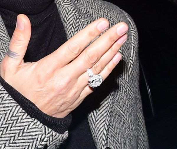 Hülya Avşar'dan, Çilingiroğlu'na 'Evlilik imkansız' cevabı! - Resim : 2