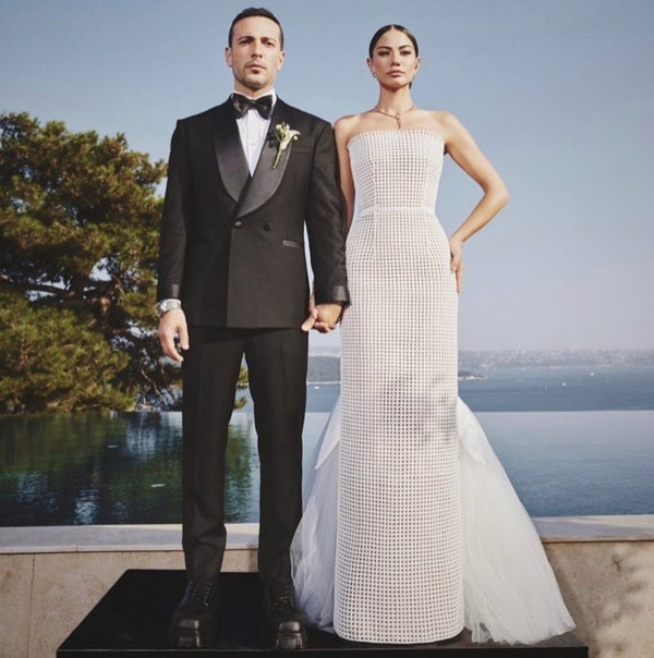 Demet Özdemir ile Oğuzhan Koç evlendi! İşte Demet Özdemir ile Oğuzhan Koç'un nikahından ilk fotoğraflar... Acun Ilıcalı ile Faruk Turgut nikah şahidi oldu