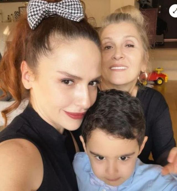 Sinem Öztürk'ün acı günü! Sinem Öztürk'ün kanser tedavisi gören annesi Ferhan Zuhal Öztürk hayatını kaybetti