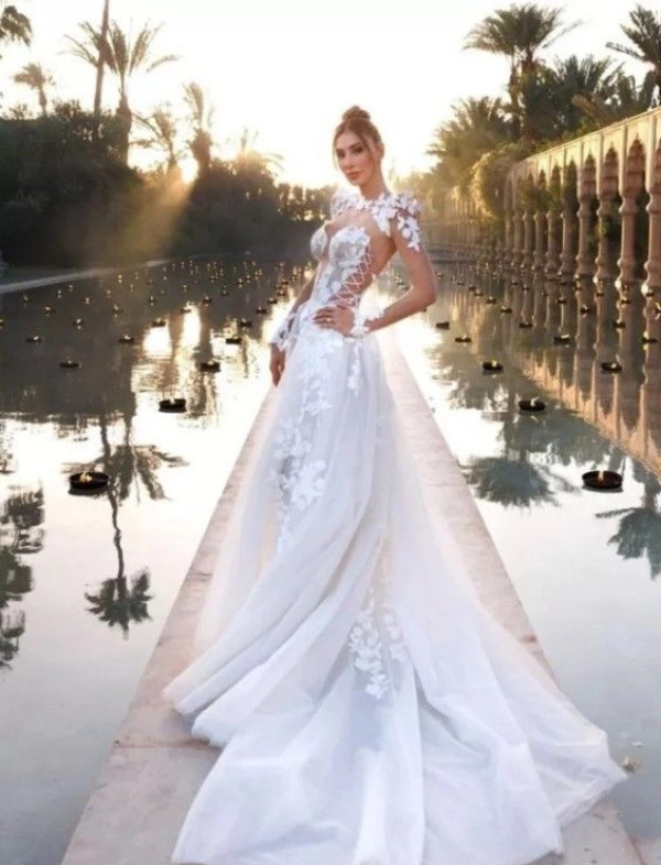 Meedo kesenin ağzını açmış: Şeyma Subaşı'nın gelinliğinin fiyatı hayrete düşürdü - Resim : 2