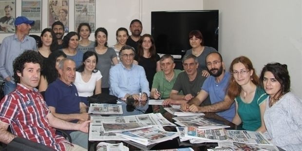 Özgür Gündem'de nöbetçi yayın yönetmenliği yapan Hasan Cemal ve 8 kişi ifadeye çağrıldı