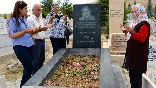 Bozkırın tezenesi mezarı başında anıldı