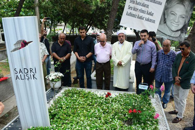 Usta tiyatrocu gözyaşlarıyla anıldı