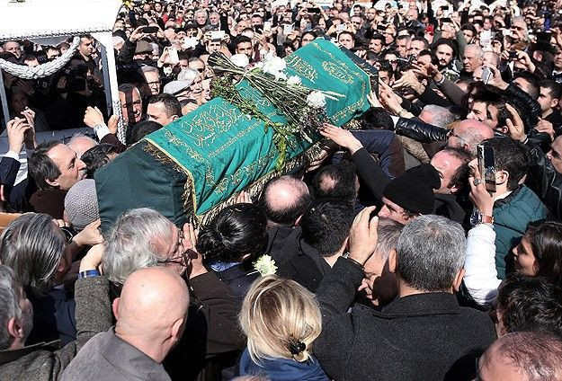 Yaşar Kemal son yolculuğuna uğurlanıyor