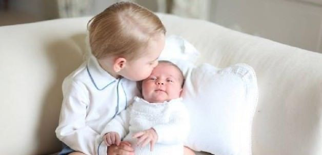 Prens George, prenses kardeşini dünyaya tanıttı