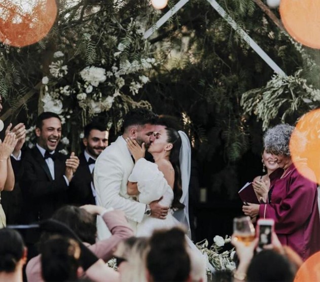 Zeynep Bastık, reklamcı ve aynı zamanda menajeri olan sevgilisi Tolga Akış ile dünyaevine girdi. İşte halen devam eden düğünden fotoğraflar... - Resim : 4