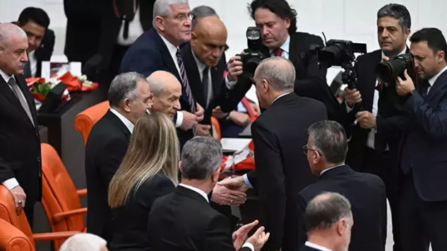 Erdoğan’dan sürpriz görüşme: Yeni yasama yılı açılışına damga vuran fotoğraf - Resim : 2