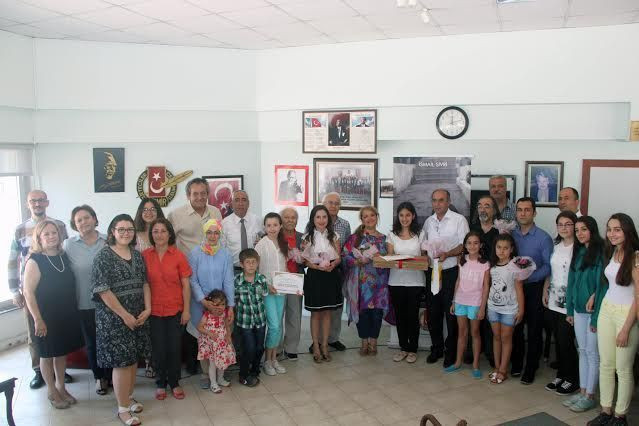 Genç kalemler ödüllerini aldı - Resim : 2