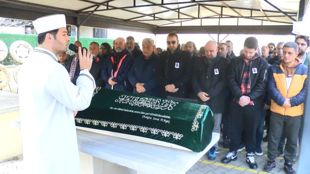 Bizimkiler dizisinin yönetmeni Yalçın Yelence son yolculuğuna uğurlandı - Resim : 4