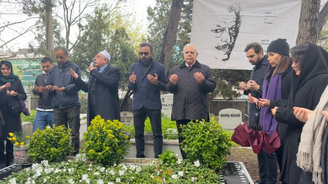 Sadri Alışık mezarı başında anıldı