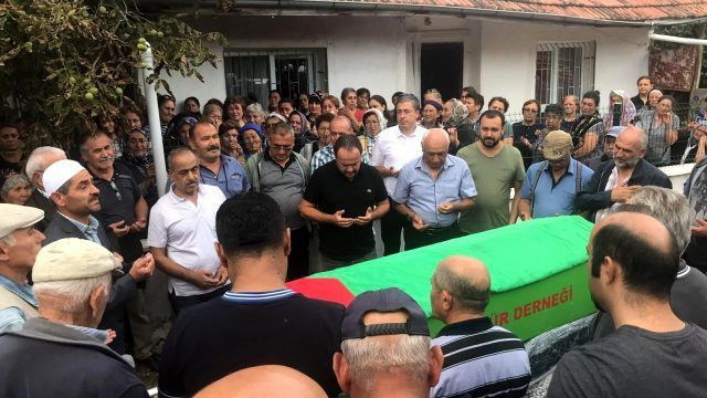 Müfit Can Saçıntı'nın babası son yolculuğuna uğurlandı - Resim : 3