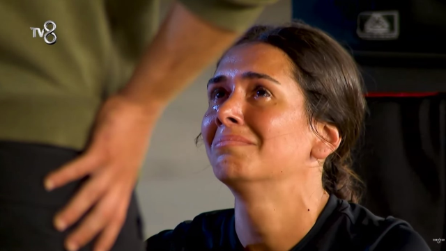 Survivor'da elenen yarışmacı gözyaşlarına hakim olamadı