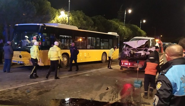 Silivri'de İETT otobüsü ile otomobil çarpıştı! 3 kişi yaralandı