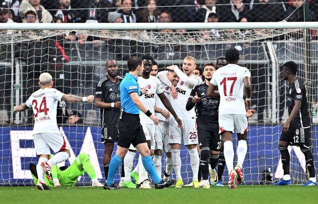 Tüpraş Stadyumu'ndaki galibiyet özlemi sona erdi. Galatasaray dev derbide Beşiktaş'ı tek golle devirdi - Resim : 2